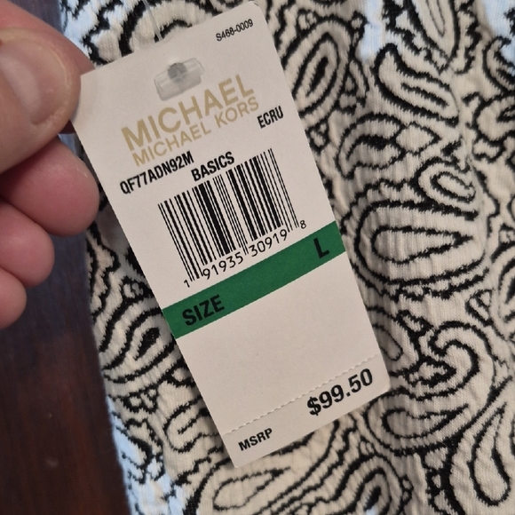 Elegant Black and White Paisley Skirt - Picture 6 of 7